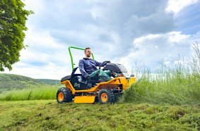 Der elektrische Fahr- und Messerantrieb des AS 920 ESherpa 2WD liefert eine Mähleistung, die das Niveau des Verbrenner-Modells übersteigt.