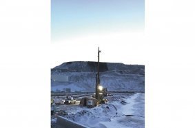 Rund 170 km nördlich des Polarkreises führte BAUER Foundation Corp. Feldversuche mittels Düsenstrahl- und Cutter-Soil-Mixing-Verfahren aus.
