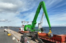 Umschlag von Stahl Coils bis zu 32 Tonnen