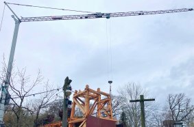Auf zur Yukon Bay: Kompakter Schnellbaukran im Erlebnis-Zoo Hannover