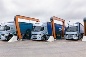 Nächster Schritt zur Dekarbonisierung: Renault Trucks elektrifiziert internen Logistikkorridor vollständig
