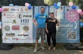 CASE Construction in Unna hat als Sponsor die Aktion Schwimmen für das Leben unterstützt, mit der Spenden für das Heilig-Geist-Hospiz und das Freibad Bornekamp gesammelt wurden. Im Bild: Kenza El Karmy, Marketing Managerin von CASE Construction, und Administration Manager Tobias Kirschberger.
