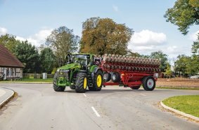 Drei neue Modelle der 8R/8RX Traktoren: John Deere erweitert sein 8R- und 8RX- Traktorenportfolio für die großstrukturierte Landwirtschaft
