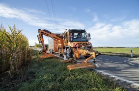  Unimog in kommunaler Anwendung x Unimog in municipal application