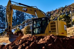 Ein 7,5 Tonnen schweres Kontergewicht unterstützt beim schweren Einsatz.