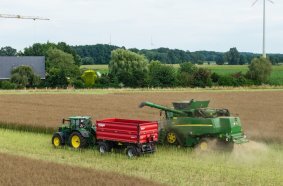 Krampe stellt auf der Agritechnica die neuen FlexBody-Dreiseitenkipper in Einachs-, Tandem- und Drehschemel-Ausführung vor.
