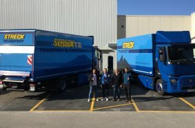 Auf dem Foto sind zu sehen v.l.n.r. Fatih Arslan, Operational and Efficiency Specialist Renault Trucks; Torsten Schlag, Teamleitung Fuhrpark / Versicherungen bei Streck; Roman Schmidt, Verkaufsberater Ziehl Trucks; Till Saliari, Energy Transition Specialist Renault Trucks.