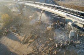 Das sechs Meter hohe Bestandsbauwerk aus dem Jahr 1967 mit einer Länge von 138 Metern musste weichen.