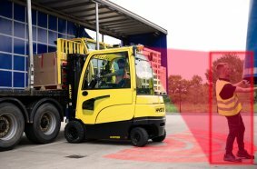 Hyster erweitert sein Angebot an aktiven Warnsystemen und Assistenzlösungen um eine Kamera zur Fußgängererkennung