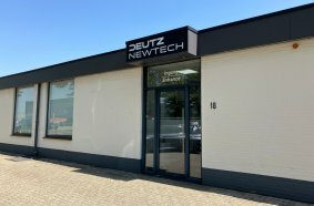 Bildunterschrift: Die Umfirmierung wird vor Ort mit neuem DEUTZ NewTech-Logo sichtbar.
