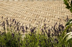 Gartengestaltung mit Pflasterklinker: Individuell, langlebig und nachhaltig