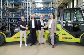 v. l. n. r.: Marcin Proszowski, Regional Manager, Clark Europe, Jan David, General Manager, Zeppelin Polska, Stefan Budweit, President & CEO Clark Europe und Jan Gruenwald, CEO, Zeppelin Polska