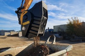 Lagerplatz zu voll? Der MB Crusher Brecherlöffel schafft Abhilfe