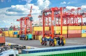 Port Newark Container Terminal bestellt 20 Konecranes Noell Straddle Carrier mit Hybridantrieb für mehr Effizienz und weniger Emissionen