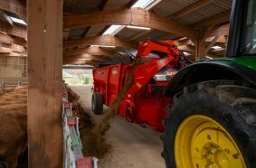 Neue Generation von Einstreu- und Verteilgeräten PRIMOR GII 110.1 Polydrive