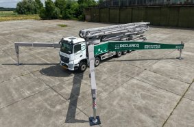Europäische Premiere in Belgien: Gigantische Betonpumpe auf 7-achsigem Mercedes-Benz Arocs