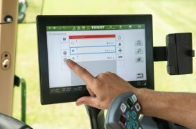 Das Schnellwechselsystem der Fendt Rotana Combi Ballenpressen wird direkt von der Traktorkabine aus gesteuert