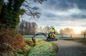 HYUNDAI erweitert mit dem HX10AZ sein Minibagger-Angebot