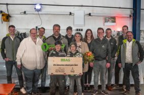 Starke Partnerschaft, starke Flotte: DEUTZ-FAHR übergibt sieben Traktoren an das Lohnunternehmen Karl Krumm