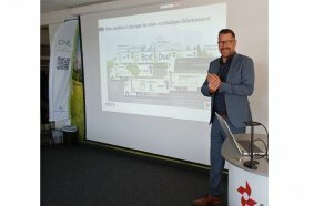 Vorstellung des Schmitz Cargobull elektrischen Sattelkoffers S.KOe COOL bei Schachinger Logistik durch Produktmanager Cool Freight Carsten Krieger