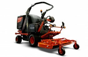 Kubota bringt den neuen 44 PS starken FC4-441 auf den Markt und erweitert damit die Produktpalette der Frontmäher mit zentraler Absaugung