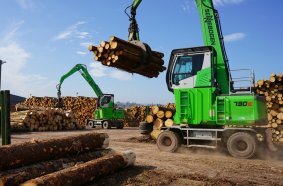 Die SENNEBOGEN 730 E erfüllt die hohen Anforderungen des britischen Sägewerks Pontrilas – hohe Tragfähigkeit, Manövrierfähigkeit und hervorragende Bedienfreundlichkeit.