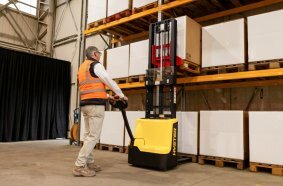 Neuer Gabelhochhubwagen: Hyster® SC1.2 mit langlebiger Konstruktion für einfaches Stapeln
