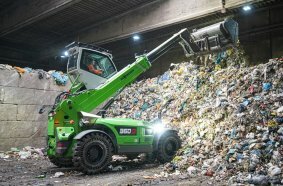 Maximierung des Lagerplatzes durch präzises Aufschieben großer Hausmüllmengen.