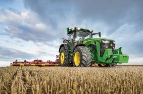 John Deere stellt aktualisierte Traktormodelle 8R, 8RT und 8RX für den Leistungsbereich von 280– 410 PS vor