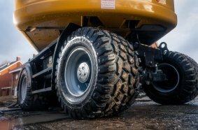 Nokian Tyres Ground Kare bringt Komfort und Stabilität auf eine Vielzahl von Untergründen –die neue Größe 500/45-22.5 ist für 7- bis 12-Tonnen-Bagger auf Rädern und 5-Tonnen-Kompaktradlader erhältlich