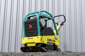 Die neue APR 52/75 besticht durch die offene Konstruktion. Das macht die reversierbare Rüttelplatte leichter sowie funktionaler.