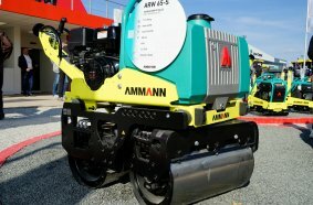 Kurvenkünstler mit System: Die ARW 65-S meistert enge Radien dank 15°-Lenkung und wird so zur kompakten Alternative zur Aufsitzwalze.