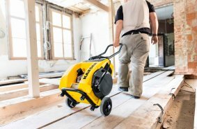 „Druckluft to go“ für die Baustelle: der handliche, robuste, drehzahlgeregelte und leistungsstarke Handwerkerkompressor i.Comp.