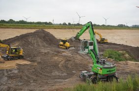 Schlüter Baumaschinen feiert erfolgreiche Roadshow in der Action World beim Deichbrand Festival