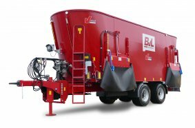 Der neue, kompakte Dreischnecken-Futtermischwagen V-MIX Plus 32-3S von BvL ergänzt das Produktprogramm des Fütterungstechnik-Spezialisten aus dem Emsland.