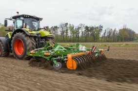 Die Federringwalze FW 580 bietet eine zuverlässige Lösung mit hoher Einsatzsicherheit und Flexibilität.