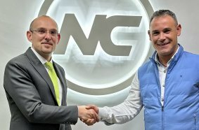 v.l.n.r.: Johannes Menzel, Regional Manager bei Clark Europe und Javier Niñerola, Geschäftsführer Grupo NC/Ontieleva 