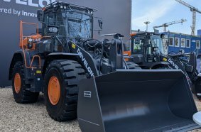 Bestens geschützt: Der Radlader DL 320-7 von DEVELON in der Ausstattung mit dem neuen Abfall- und Recycling- Kit.