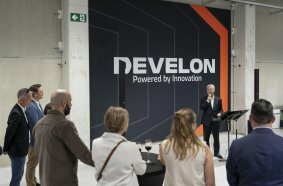 DEVELON-CEO Seung-Hyun Oh hat das neue Parts Distribution Center (PDC) im belgischen Boom eröffnet. Es soll den Kundenservice verbessern und das Wachstum auf dem europäischen Markt beschleunigen.