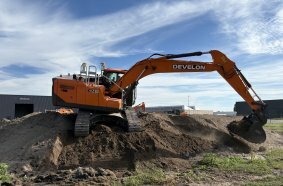 Produktiv und sicher: Die Steuerung der Serie 9 erlaubt den Echtzeit-Datenaustausch zwischen den integrierten Sensoren des Baggers und der 3D- Steuereinheit von Trimble.