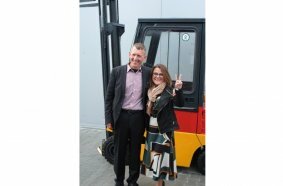 Edgar Gauthier, Geschäftsführer der Noris Gebrauchtstapler GmbH mit Beatriz López von LECTURA