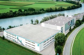 KNAPP implementiert SAP® EWM inkl. MFS als Template-Lösung zugeschnitten auf die Bedürfnisse von EGLO Leuchten GmbH am Hauptstandort in Pill, Österreich, und drei weiteren automatisierten Zentrallagern in Europa.