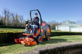 Die kompakte Größe und das unkomplizierte Design des FC2-221 ermöglichen den Einsatz in Bereichen, in denen andere Maschinen Schwierigkeiten hätten.