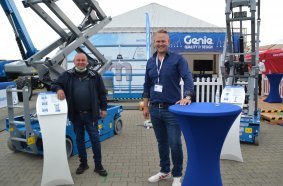Auf dem Genie Platformers' Days Stand: rechts Sven-Meyland Nielsen, Geschäftsführer BSI und links Uwe Wiedemeier, Genie Territory Sales Manager, Gebietsverkaufsleiter Norddeutschland.