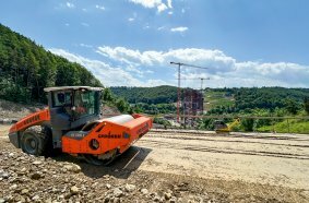HC 200i C: Hohe Zentrifugalkräfte von bis zu 350 kN, hohes Drehmoment für Steigfähigkeit von bis zu 62 %. 