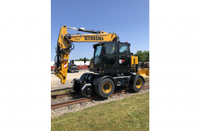 Einmal unter reellen Bedingungen des MX-Rail selbst fahren: Das ist ein Wunsch der nun in Erfüllung gehen kann. Auf dem werkseigenen, über 160 Meter langem Gleis, kann der neue MX-Rail getestet werden. Der Prozess zur Zulassung für das deutsche Gleis ist eingeleitet.