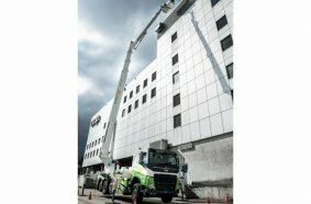 Weltpremiere auf der Bauma 2025: Erster vollelektrischer LKW mit Hubarbeitsbühne und einer Arbeitshöhe von 56 Metern