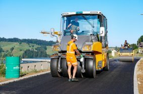 Strassenbau perfekt im Takt