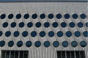 Die Fassade der Swiss Life Arena wurde zu einem großen Teil mithilfe von NOEplast gestaltet. Das Besondere daran: Es handelt sich um Ortbeton!!!