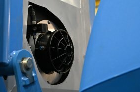 LEMKEN stellt mit iQblue fan automation eine neue, automatisierte Gebläsesteuerung für pneumatische Sämaschinen vor.